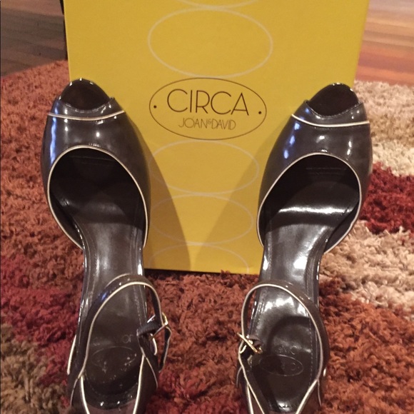 Joan & David size 7 shoes. Brown patent leather - Picture 4 of 6